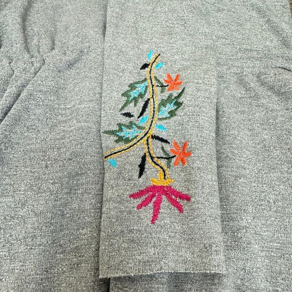 Dolan T-Shirt Anthropolgie Port Maria Gray Floral Embroidered Sweatshirt Dress M - Picture 11 of 12